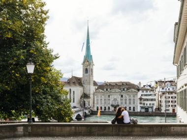 Grossmünsterplatz, Aussicht Fraumünster